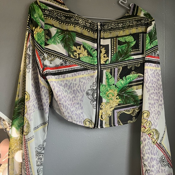 Flowy Patterned Cropped Top - Picture 2 of 3